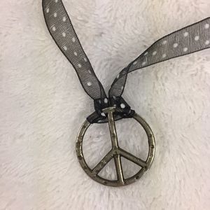 Peace sign choker necklace - ribbon plus.